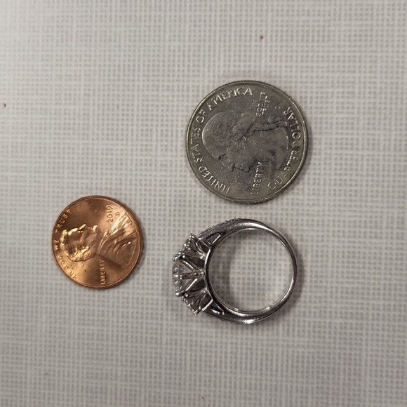 Ring 8 Stone 925 Sterling silver CZ Ring size 6.5 - Picture 6 of 11